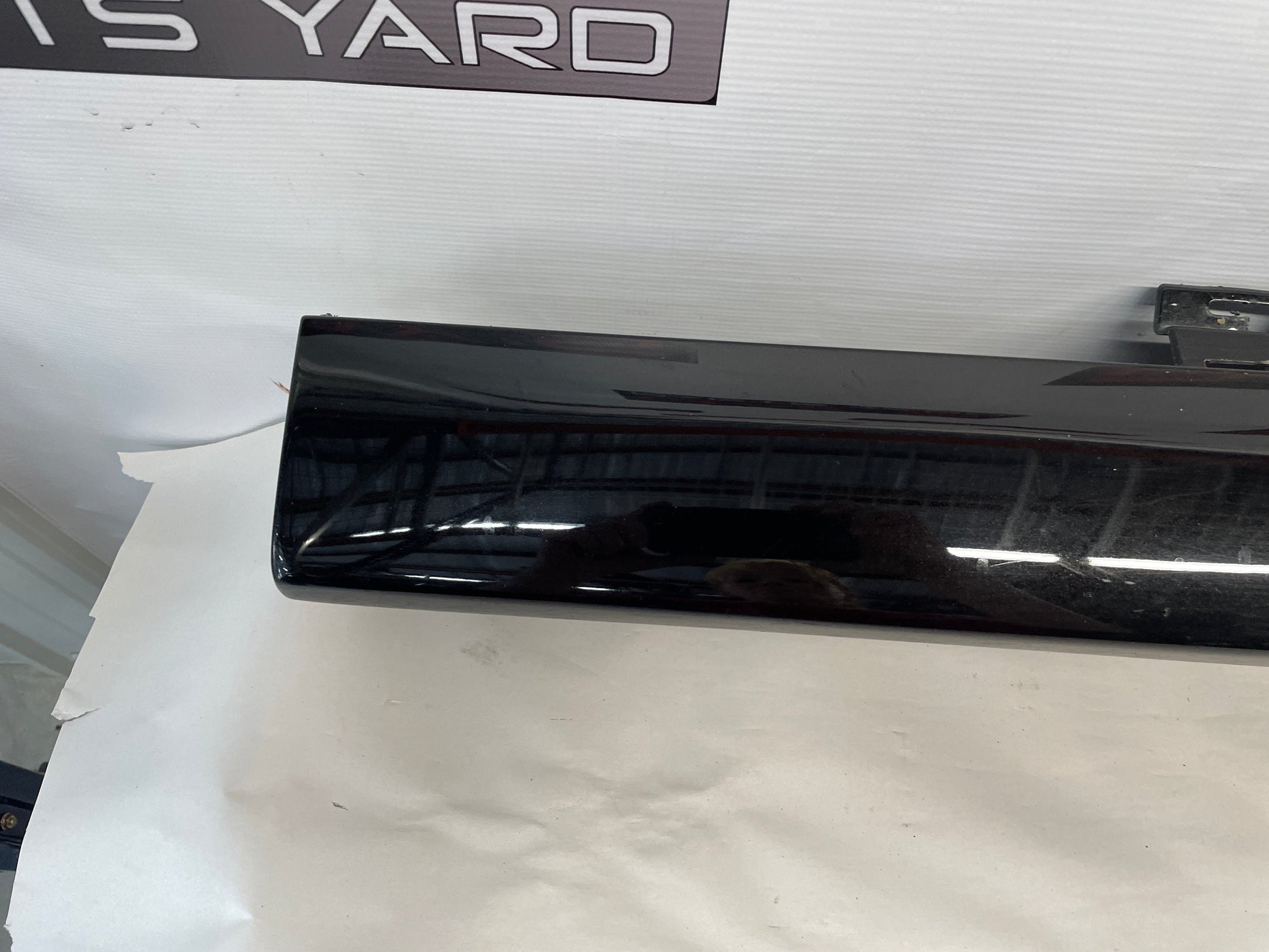 2009 Pontiac G8 GT LH Driver Rocker Molding Panel OEM - Day's Parts Yard