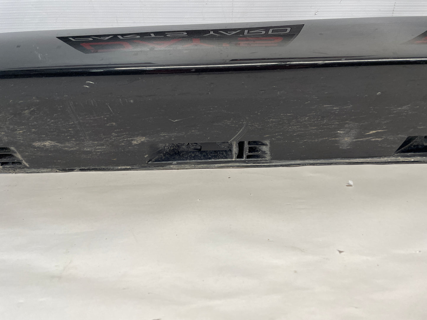 2009 Pontiac G8 GT LH Driver Rocker Molding Panel OEM - Day's Parts Yard