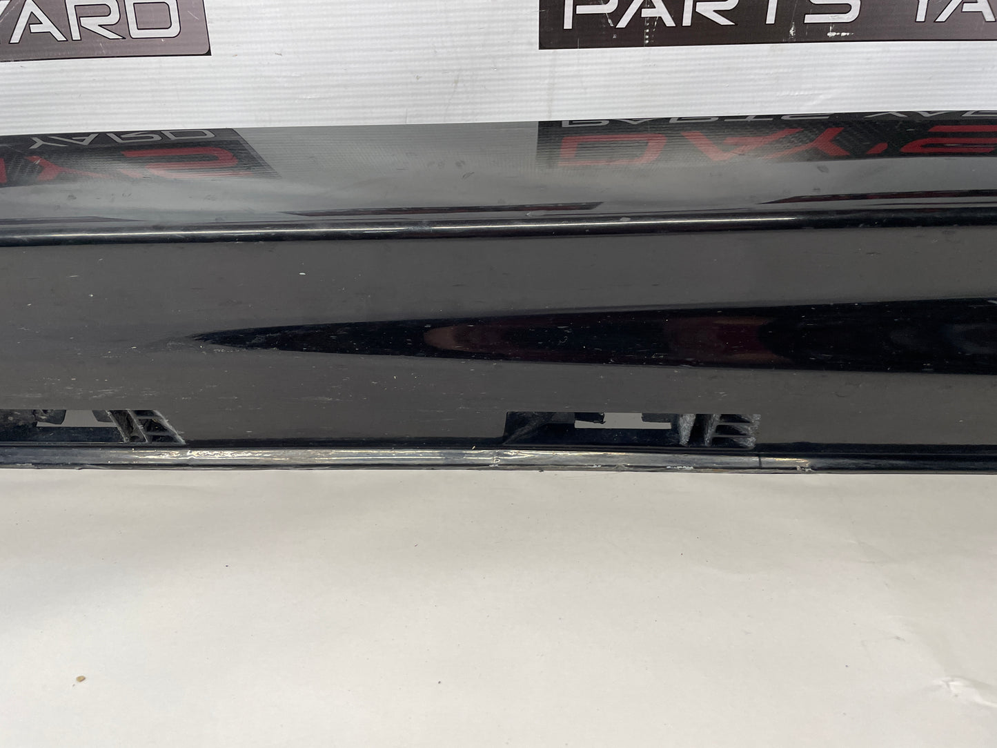 2009 Pontiac G8 GT LH Driver Rocker Molding Panel OEM - Day's Parts Yard