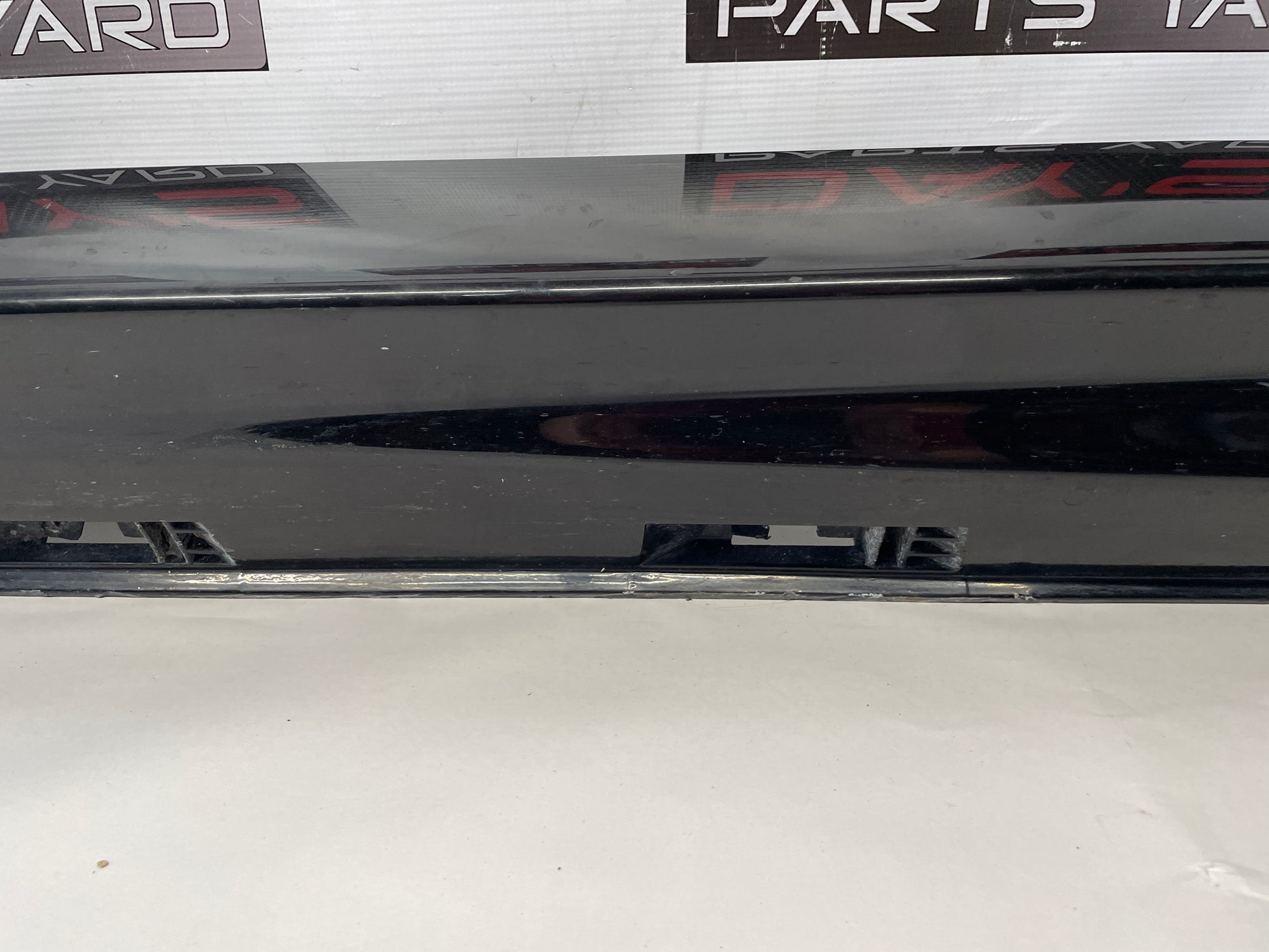 2009 Pontiac G8 GT LH Driver Rocker Molding Panel OEM - Day's Parts Yard