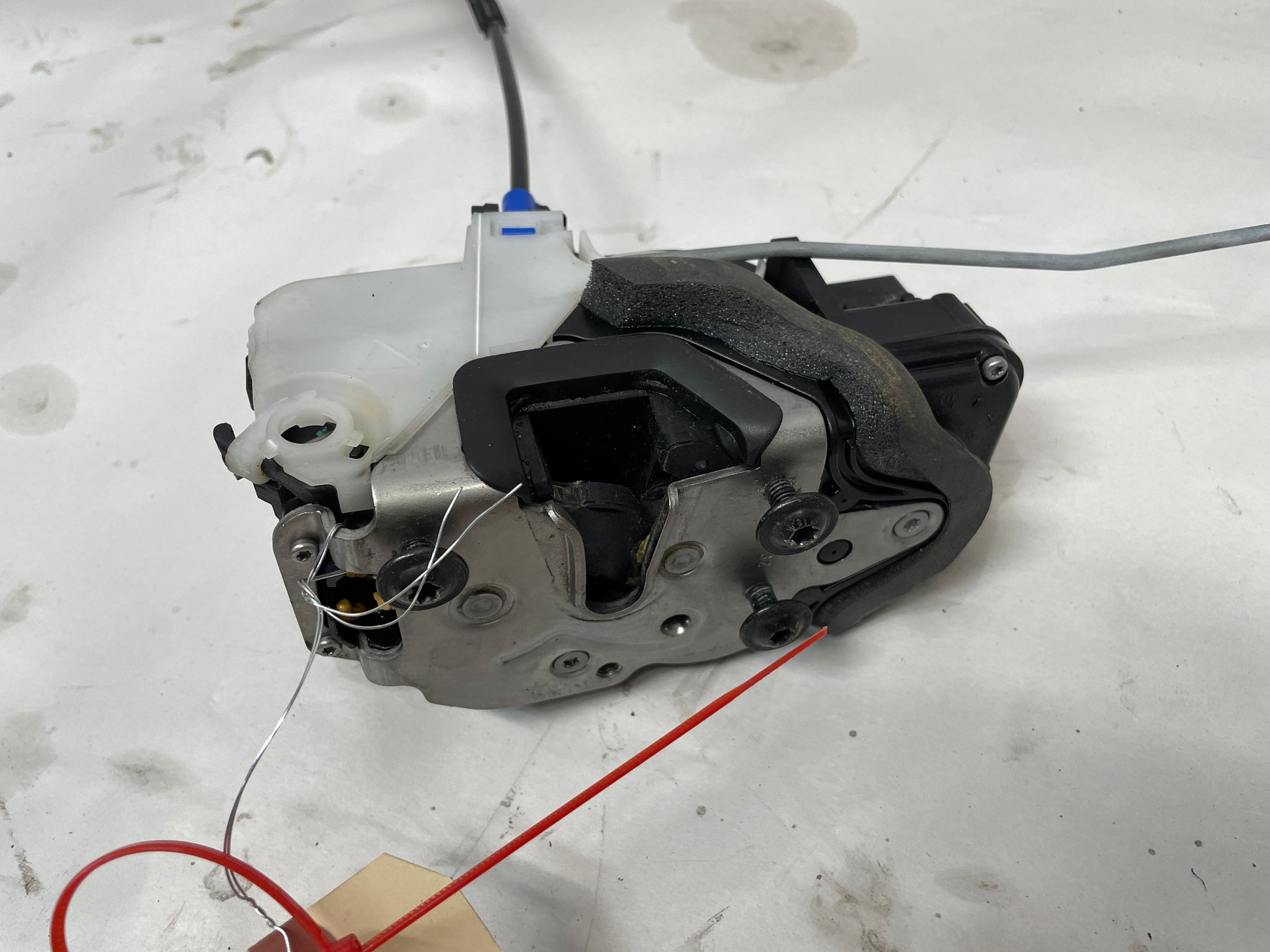 2014 Chevy SS Sedan RH Passenger Front Door Lock Actuator OEM - Day's Parts Yard