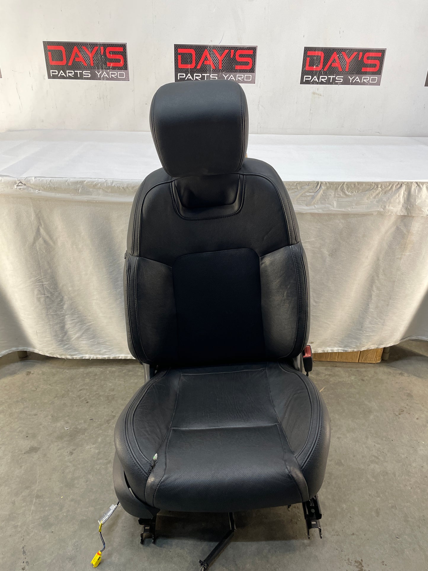 2009 Pontiac G8 GT RH Passenger Front Seat OEM - Day's Parts Yard