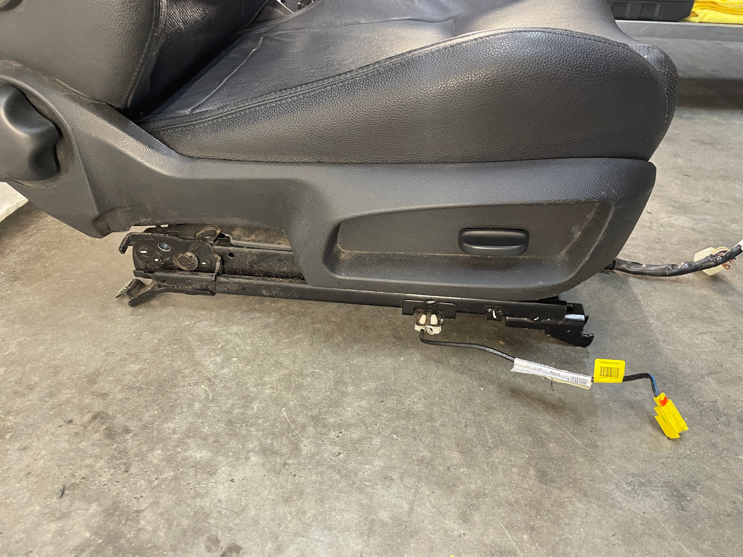 2009 Pontiac G8 GT RH Passenger Front Seat OEM - Day's Parts Yard