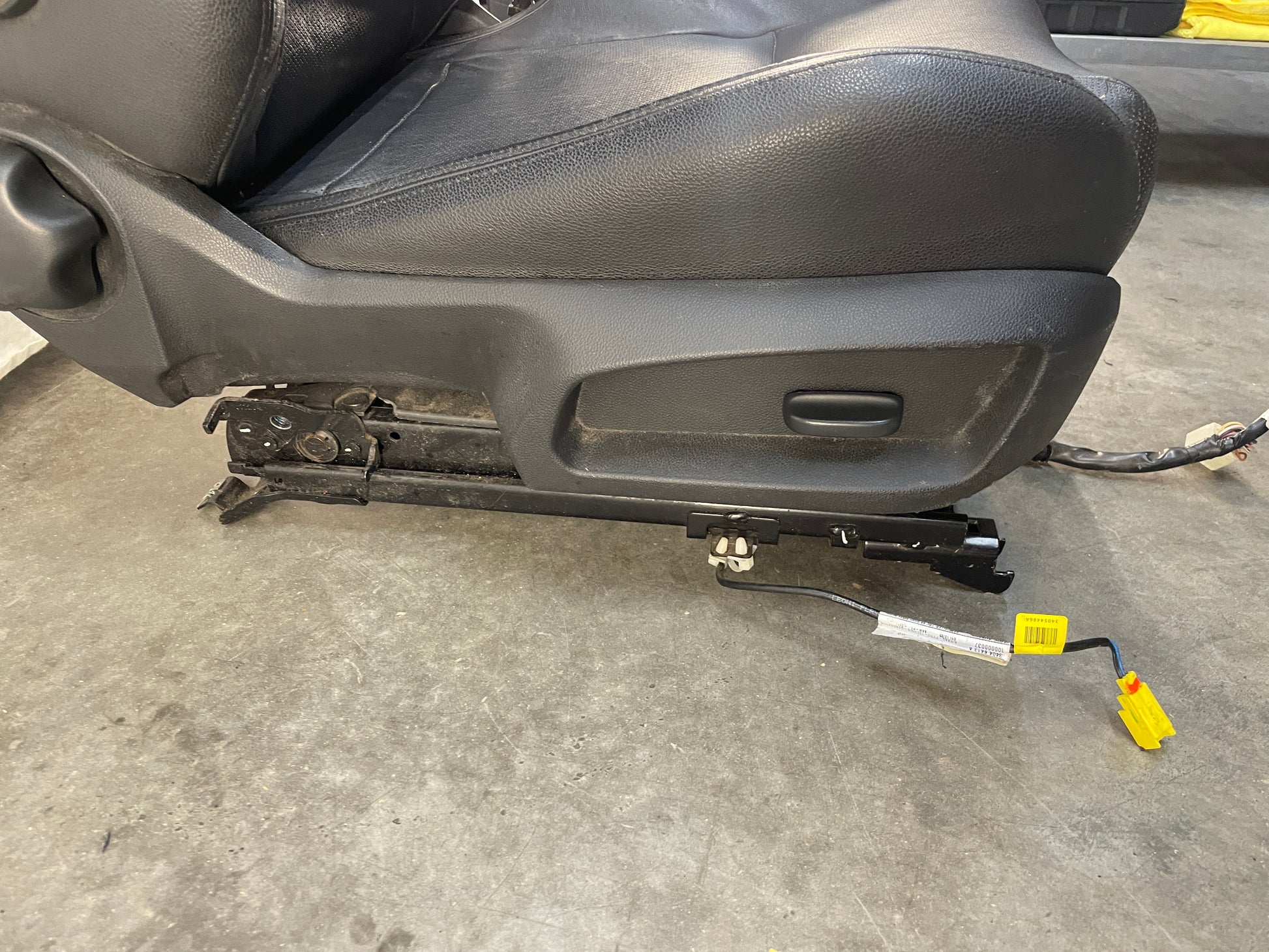 2009 Pontiac G8 GT RH Passenger Front Seat OEM - Day's Parts Yard