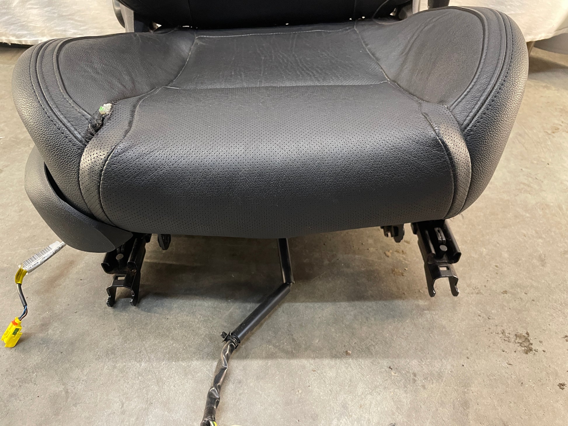 2009 Pontiac G8 GT RH Passenger Front Seat OEM - Day's Parts Yard