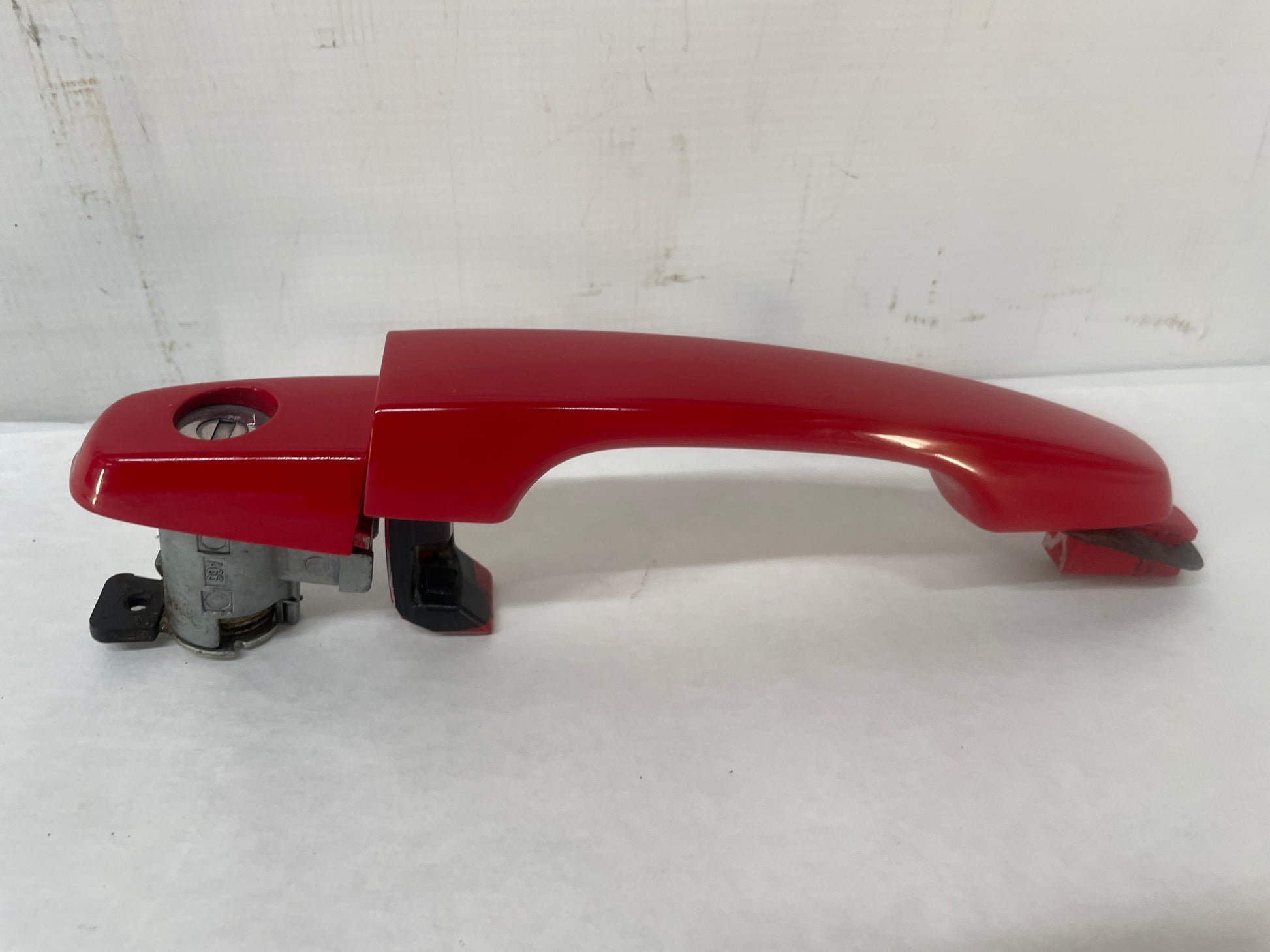 2009 Pontiac G8 GT LH Driver Exterior Door Handle w/ Bracket Red OEM - Day's Parts Yard