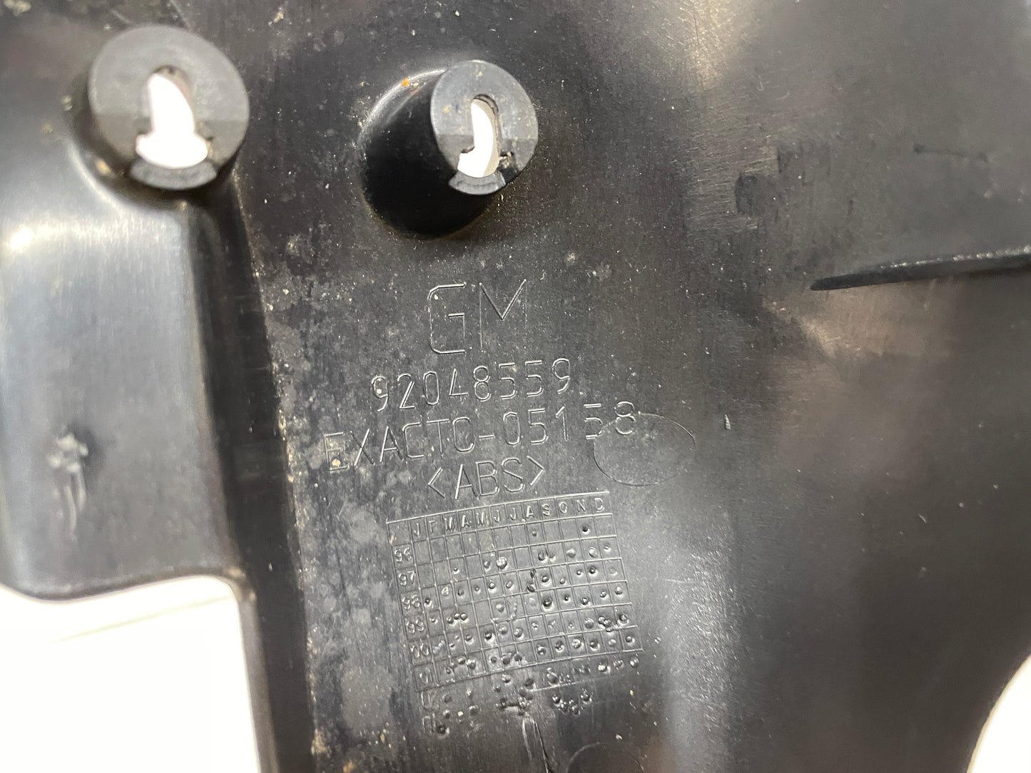 2004 Pontiac GTO Lower Steering Column Clam Shell Cover Molding Trim OEM