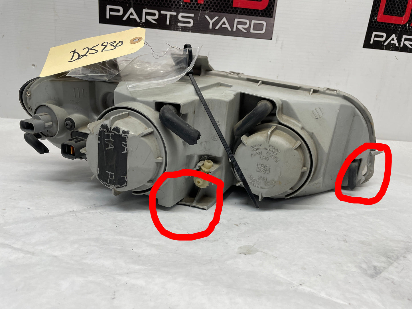 2006 Pontiac GTO LH Driver Head Light Headlight Lamp OEM - Day's Parts Yard