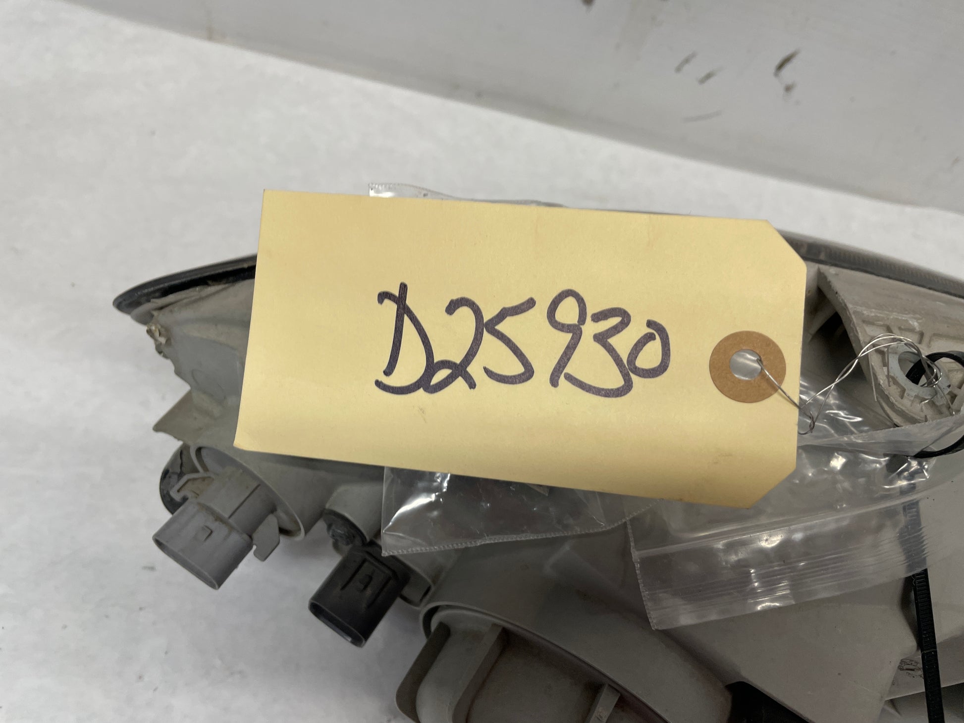 2006 Pontiac GTO LH Driver Head Light Headlight Lamp OEM - Day's Parts Yard