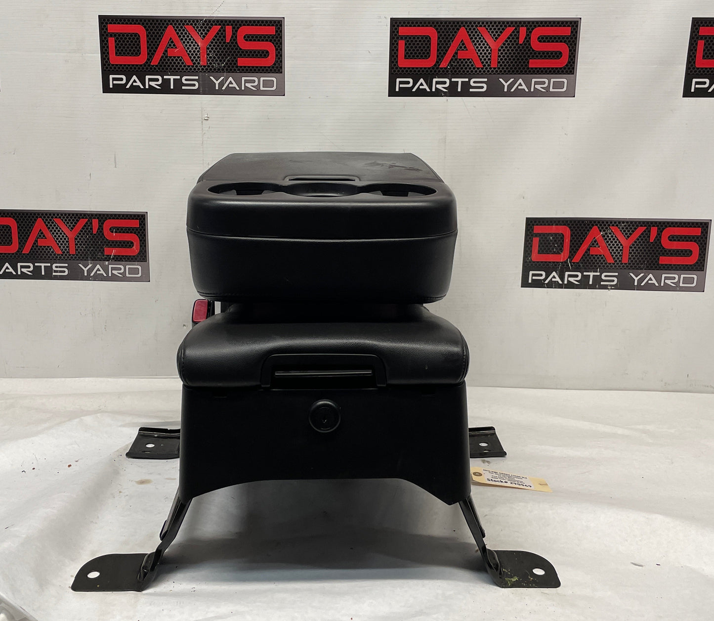 2013 GMC Sierra C1500 SLE Front Center Console Jump Seat OEM - Day's Parts Yard