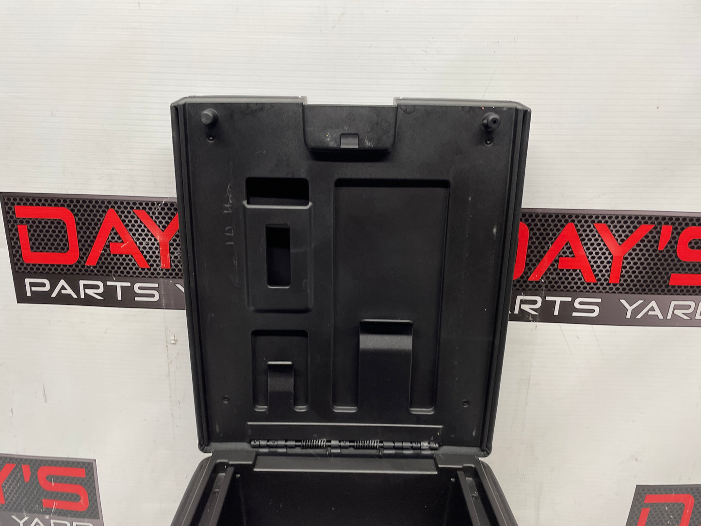 2013 GMC Sierra C1500 SLE Front Center Console Jump Seat OEM - Day's Parts Yard