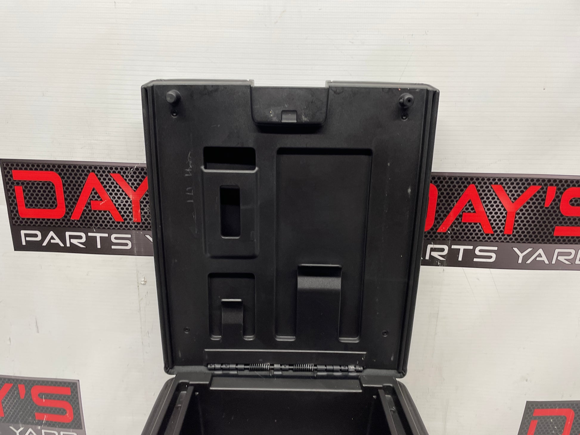 2013 GMC Sierra C1500 SLE Front Center Console Jump Seat OEM - Day's Parts Yard