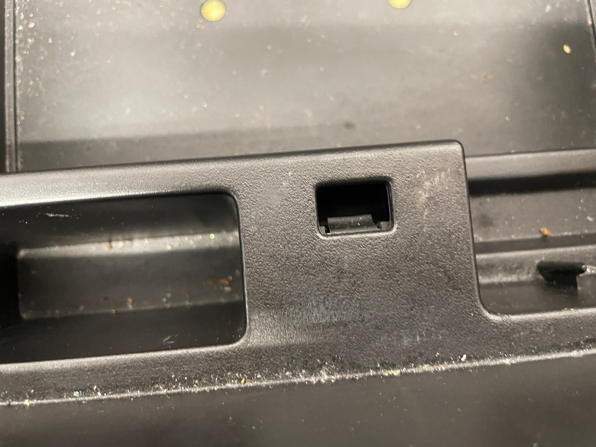 2013 GMC Sierra C1500 SLE Front Center Console Jump Seat OEM - Day's Parts Yard