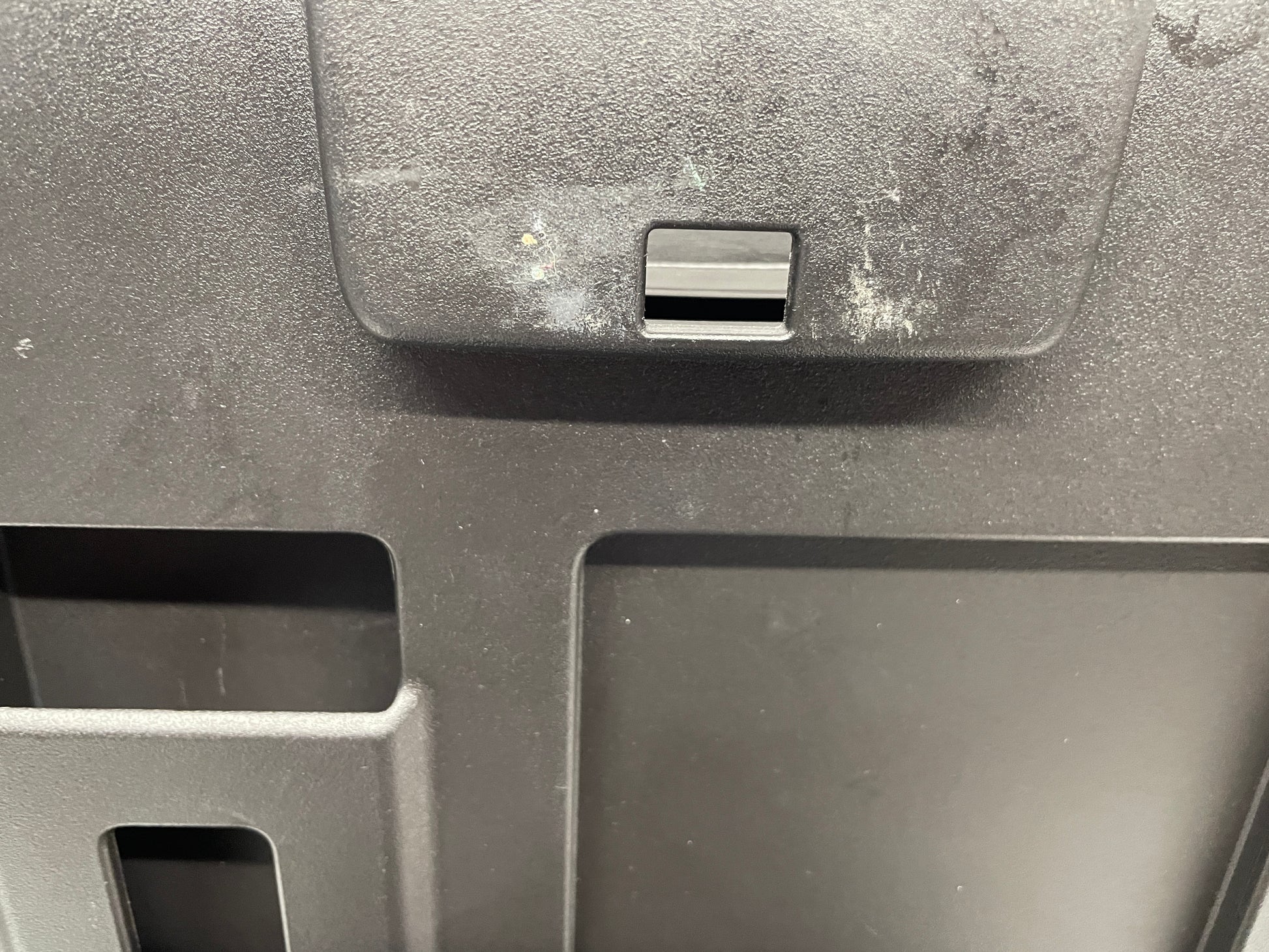 2013 GMC Sierra C1500 SLE Front Center Console Jump Seat OEM - Day's Parts Yard