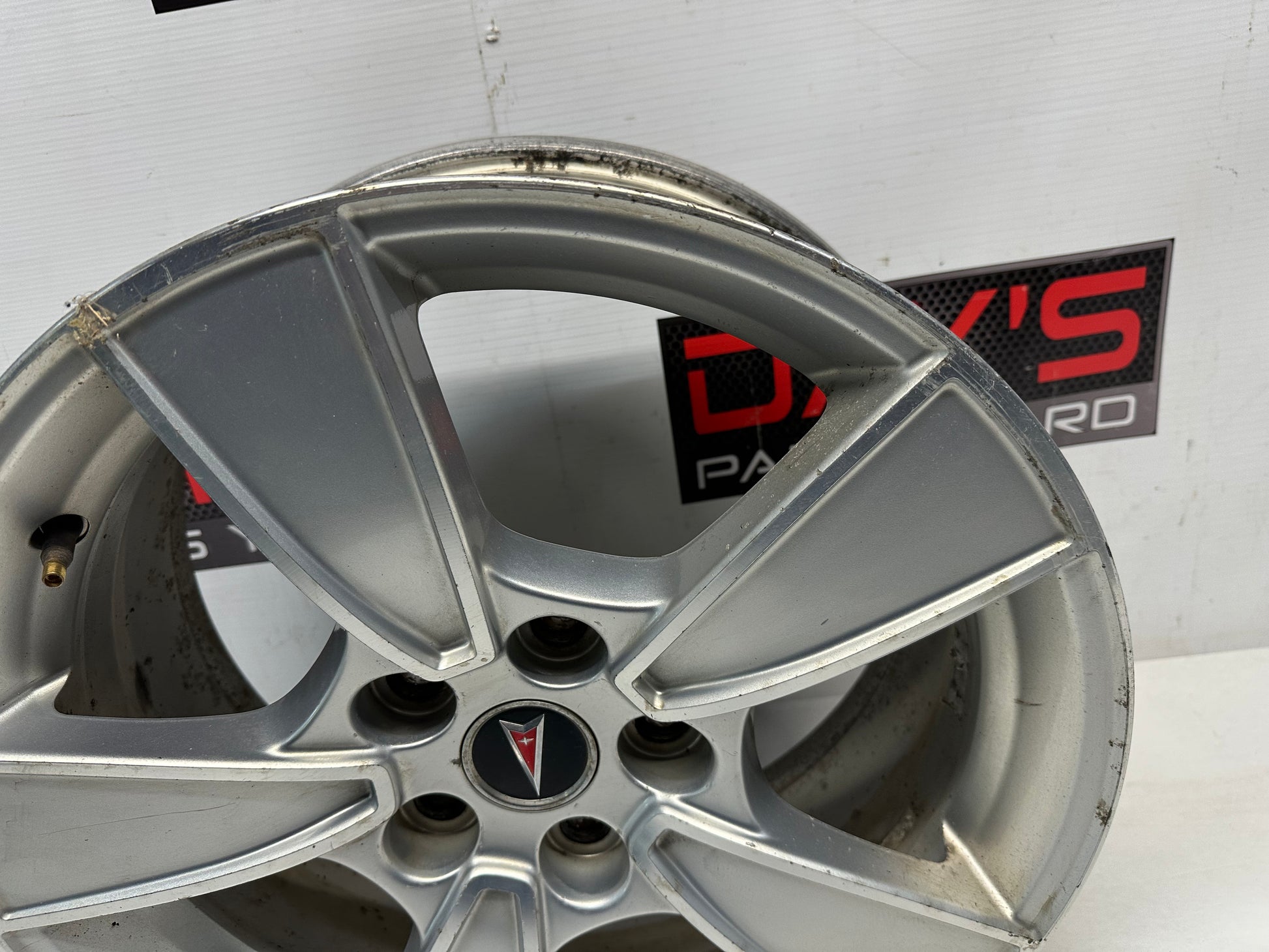 2009 Pontiac G8 GT Factory OEM Wheel 18 X 8 OEM - Day's Parts Yard