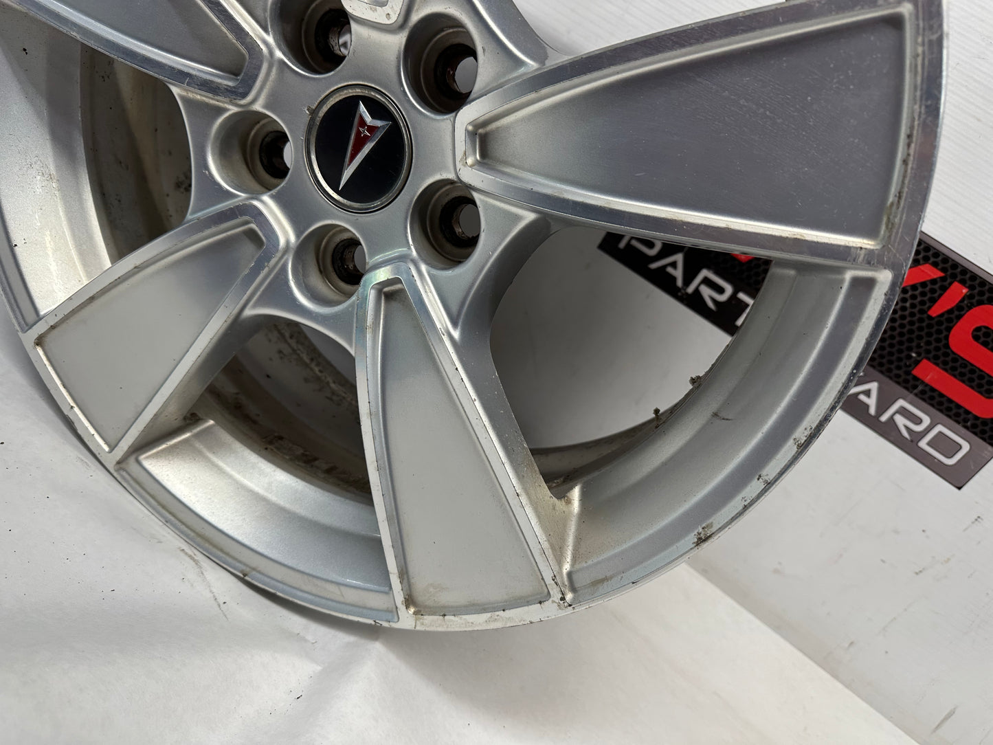 2009 Pontiac G8 GT Factory OEM Wheel 18 X 8 OEM - Day's Parts Yard