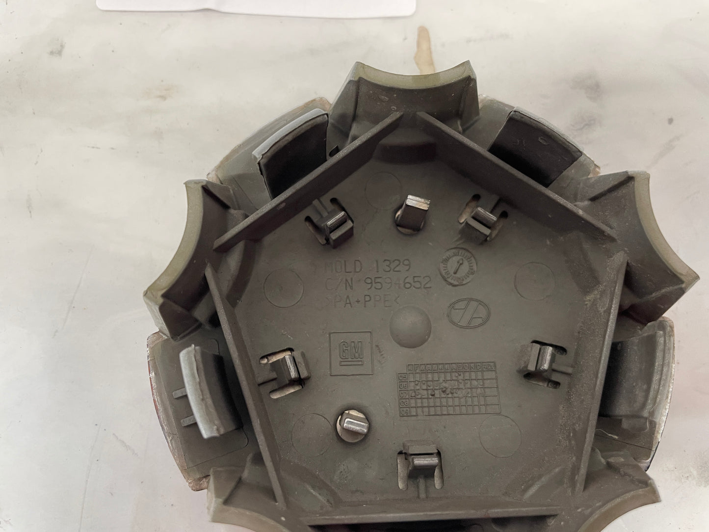 2008 Chevy Corvette Center Wheel Cap OEM - Day's Parts Yard