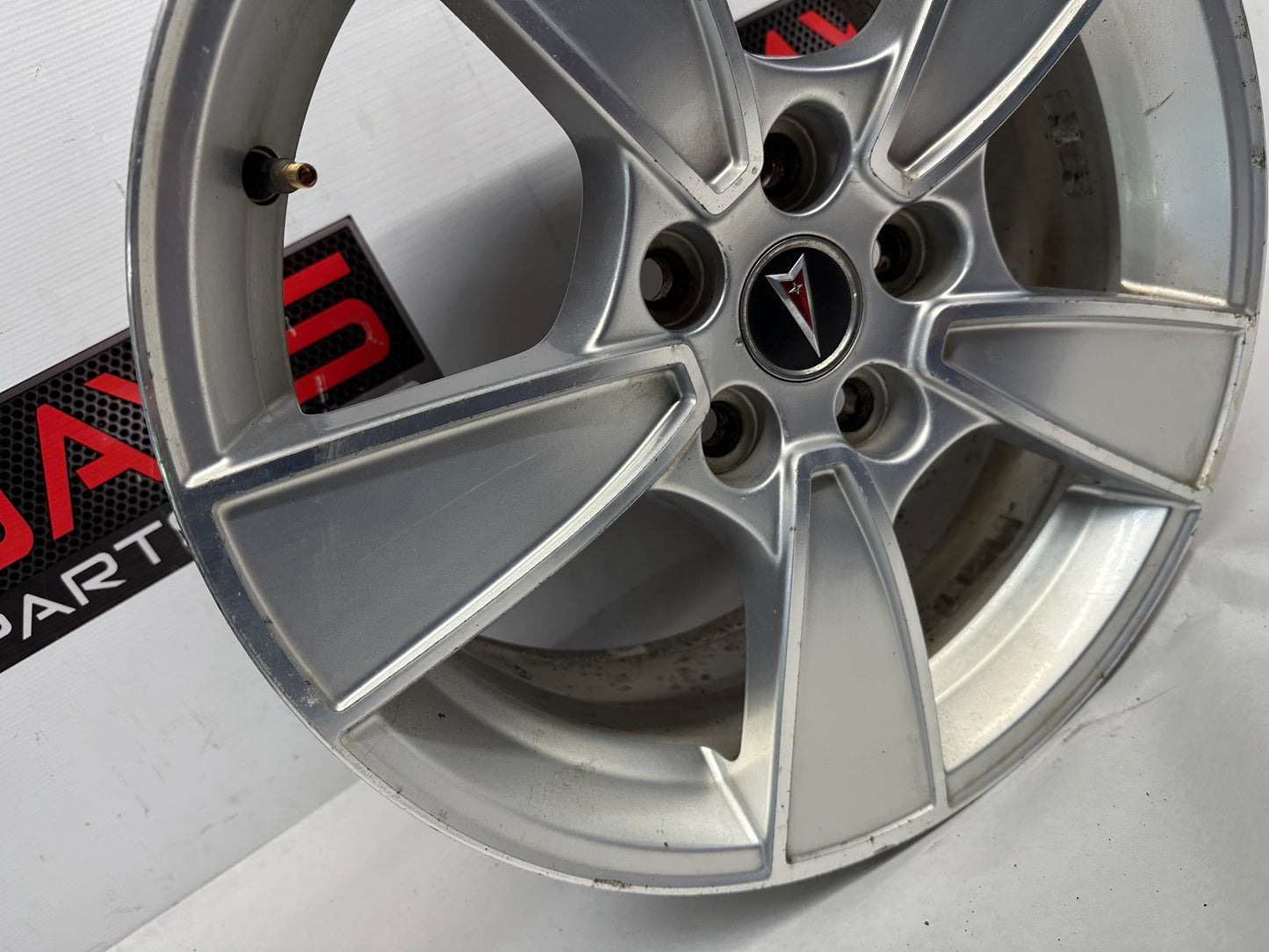 2009 Pontiac G8 GT Factory OEM Wheel 18 X 8 OEM - Day's Parts Yard