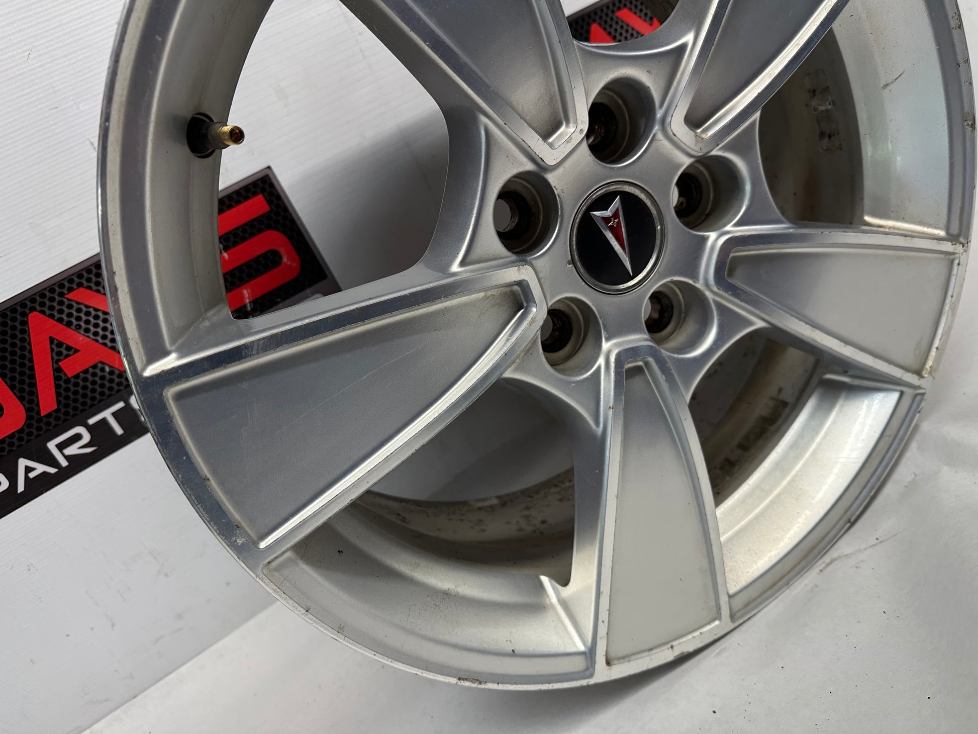 2009 Pontiac G8 GT Factory OEM Wheel 18 X 8 OEM - Day's Parts Yard