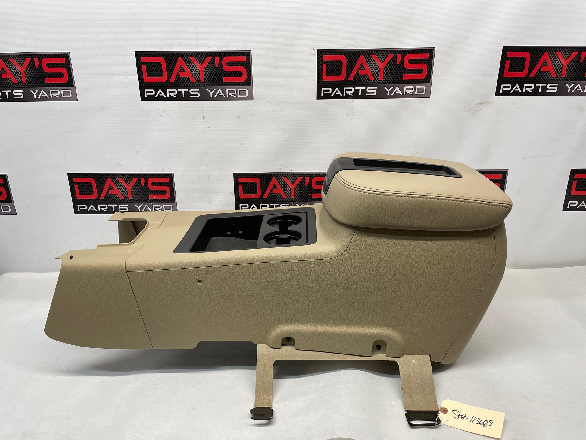 2009 GMC Sierra 2500HD SLT Center Console Arm Rest Cashmere Tan OEM - Day's Parts Yard