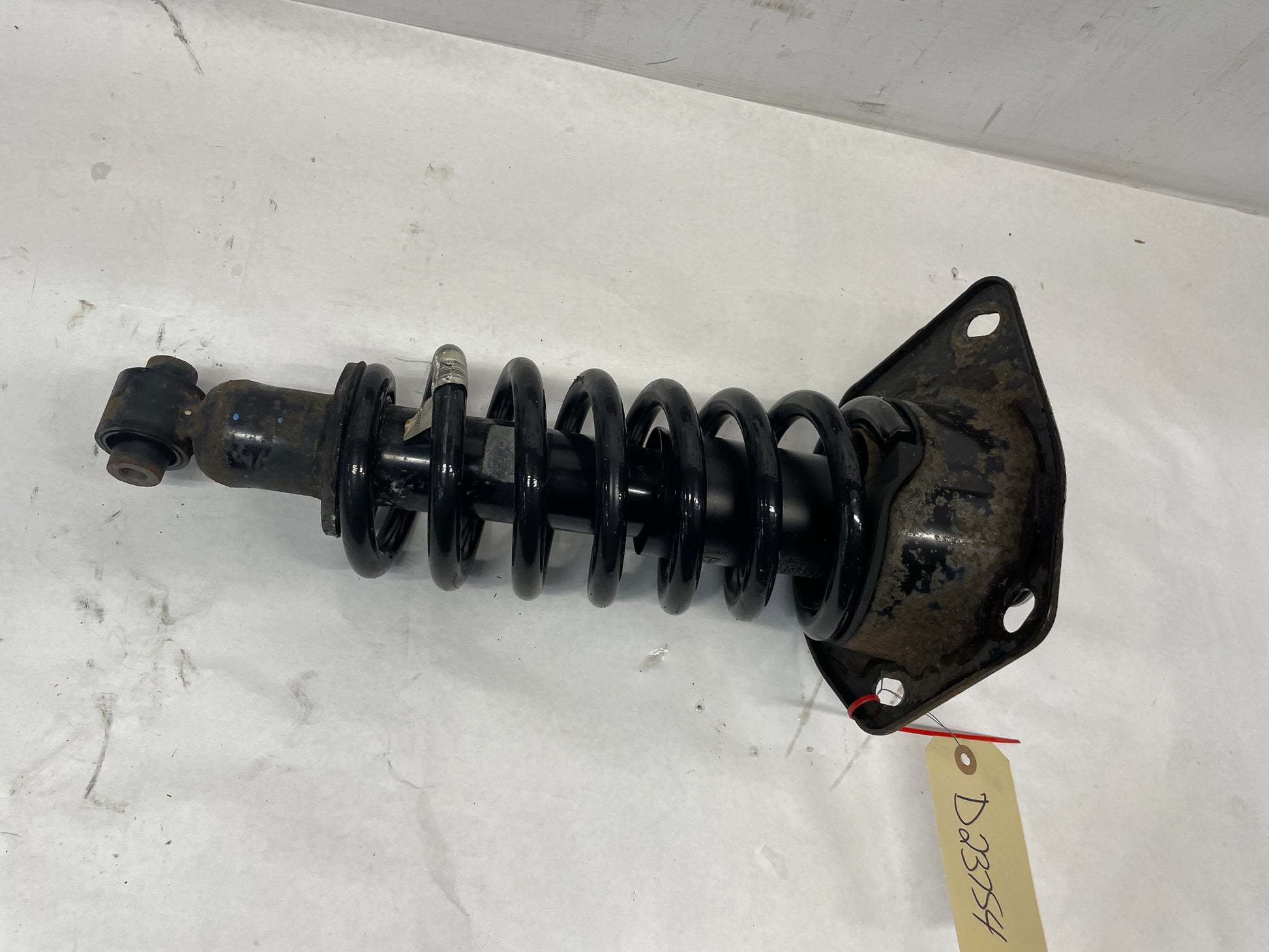 2013 Chevy Caprice RH Passenger Rear Suspension Shock Strut Absorber Assembly OEM - Day's Parts Yard