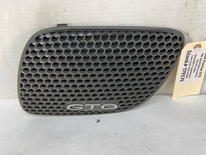 2004 Pontiac GTO RH & LH Front Bumper Upper Kidney Grilles OEM
