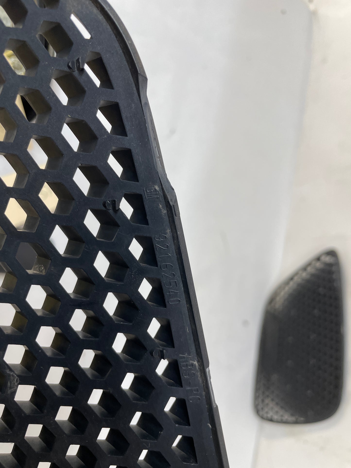 2004 Pontiac GTO RH & LH Front Bumper Upper Kidney Grilles OEM