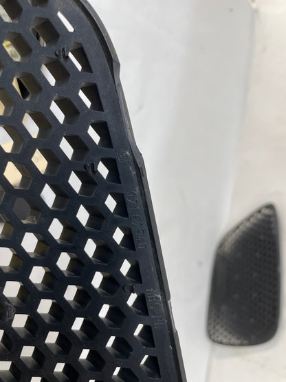 2004 Pontiac GTO RH & LH Front Bumper Upper Kidney Grilles OEM