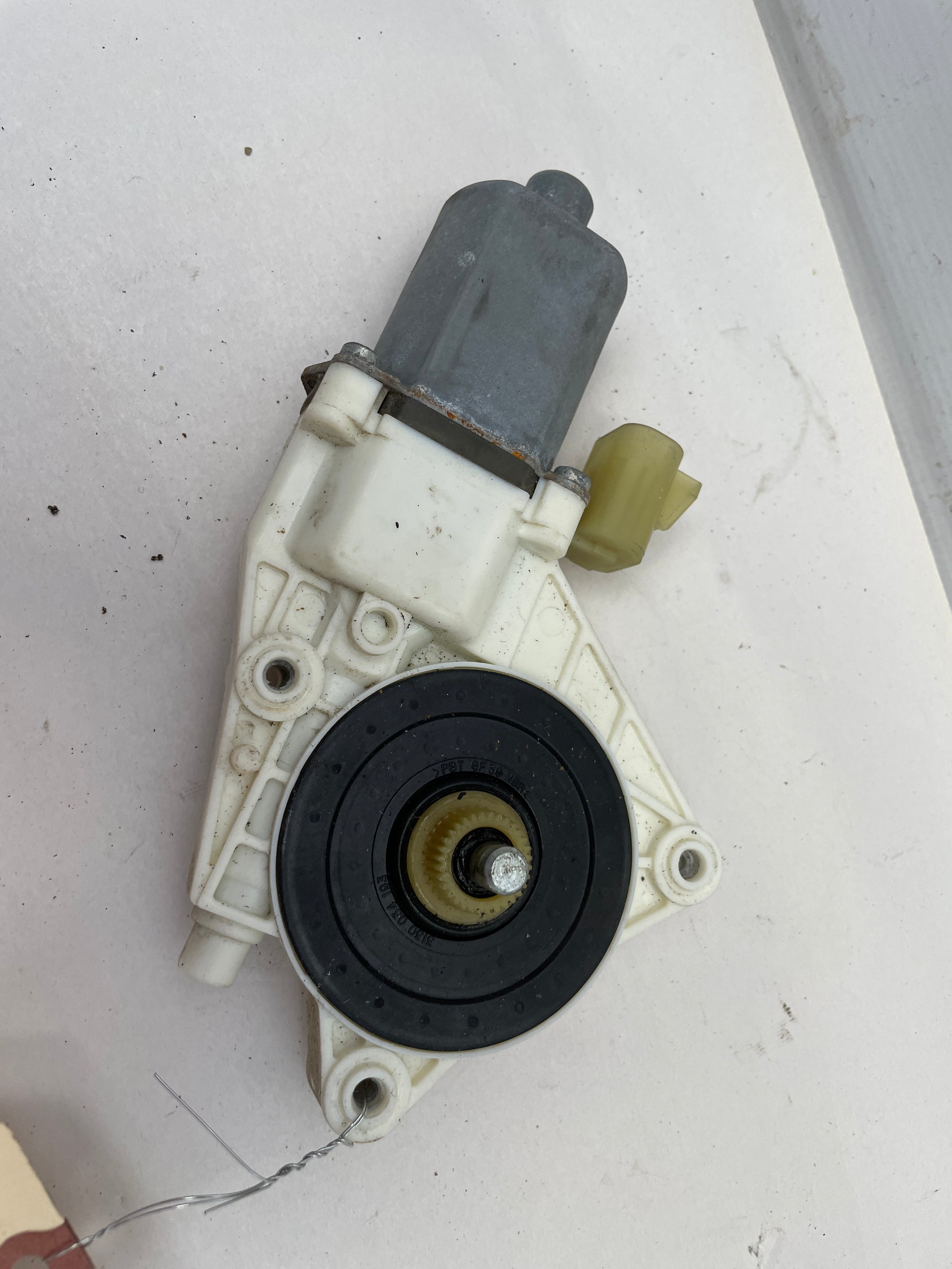 2009 Pontiac G8 GT Front RH Passenger Window Regulator Motor OEM - Day's Parts Yard