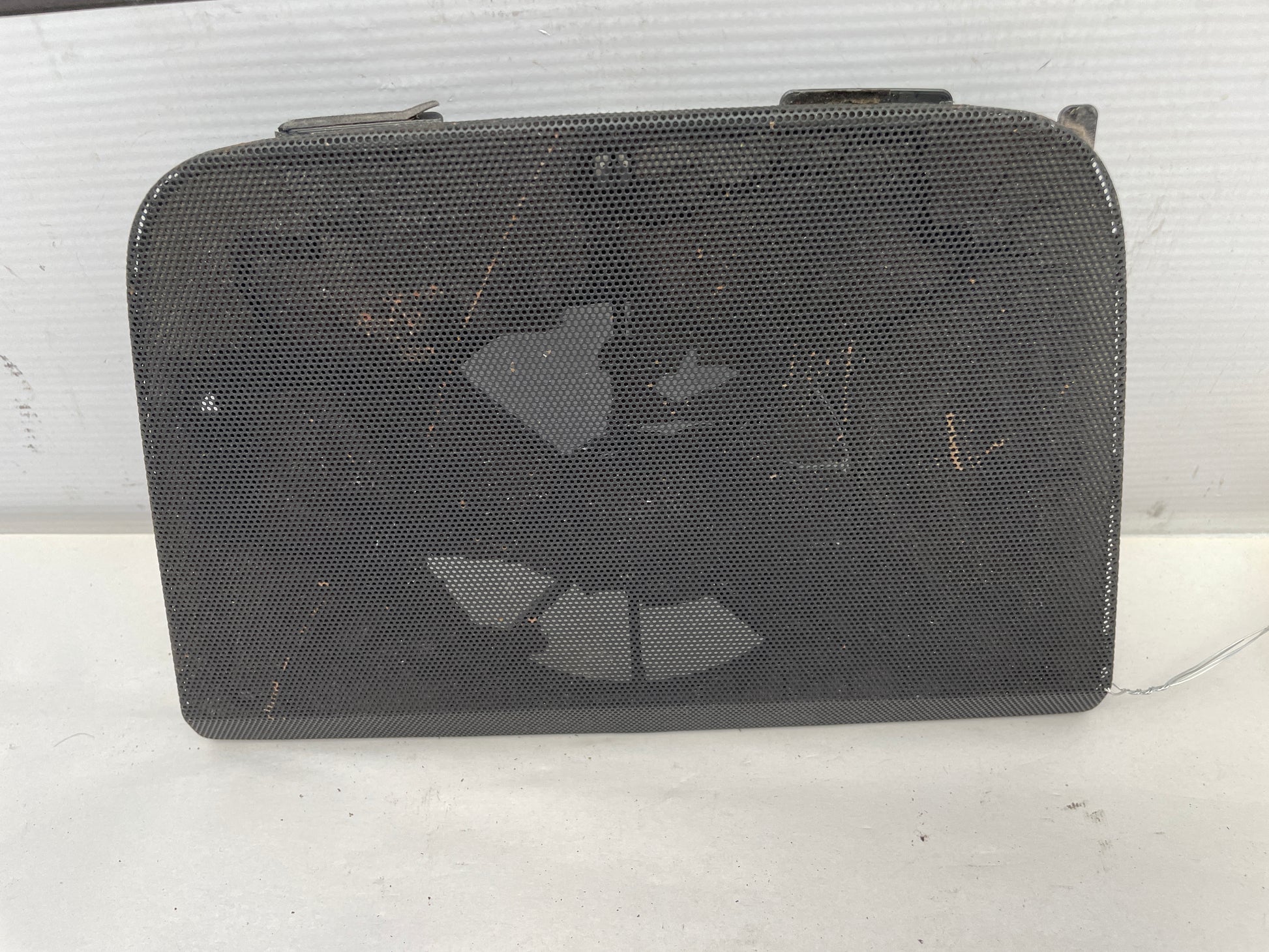 2009 Pontiac G8 Center Dash Speaker Cover Grille OEM - Day's Parts Yard