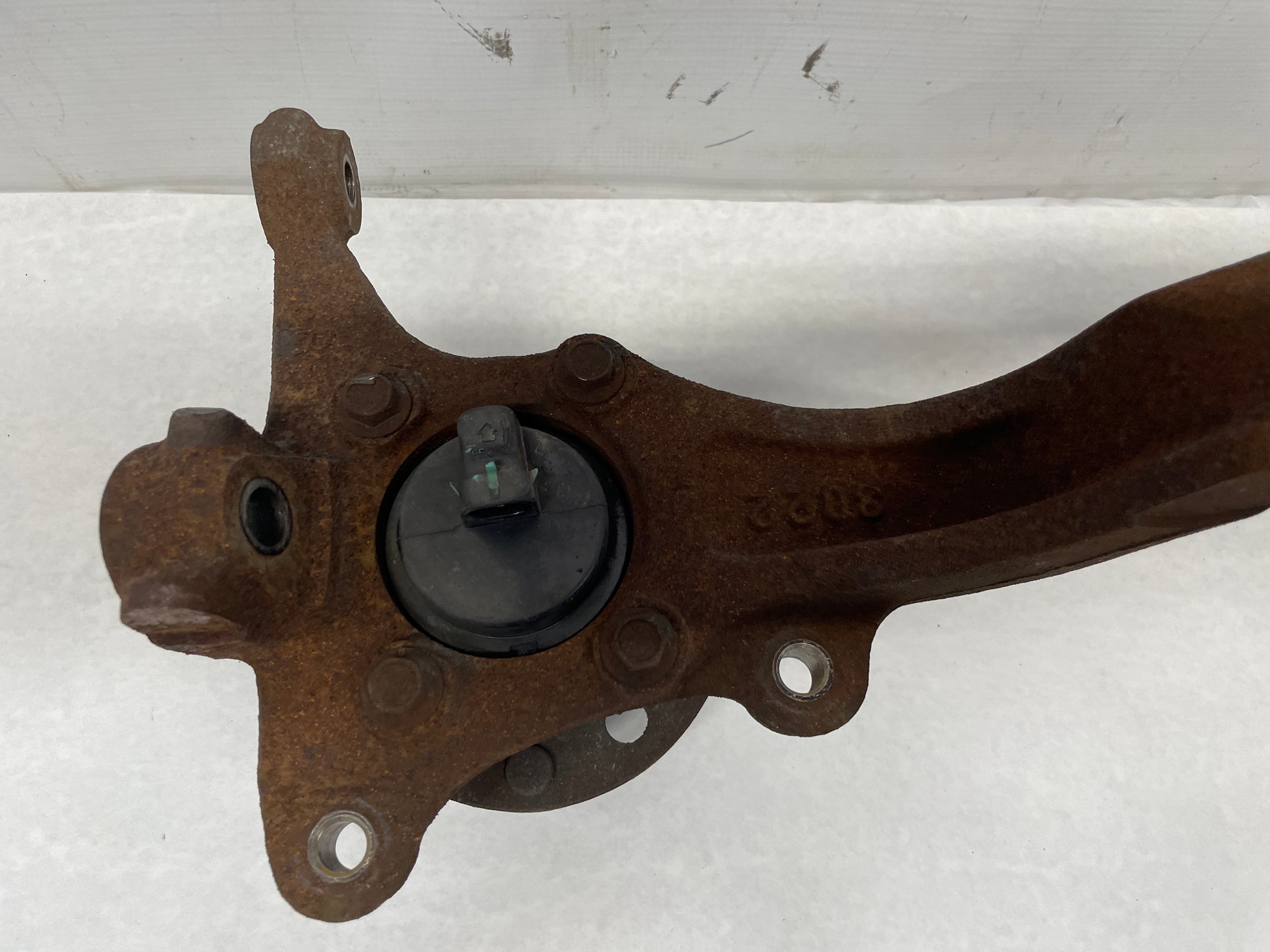 2002 Chevy Camaro Z28 RH Passenger Front Suspension Spindle Knuckle Hub OEM - Day's Parts Yard