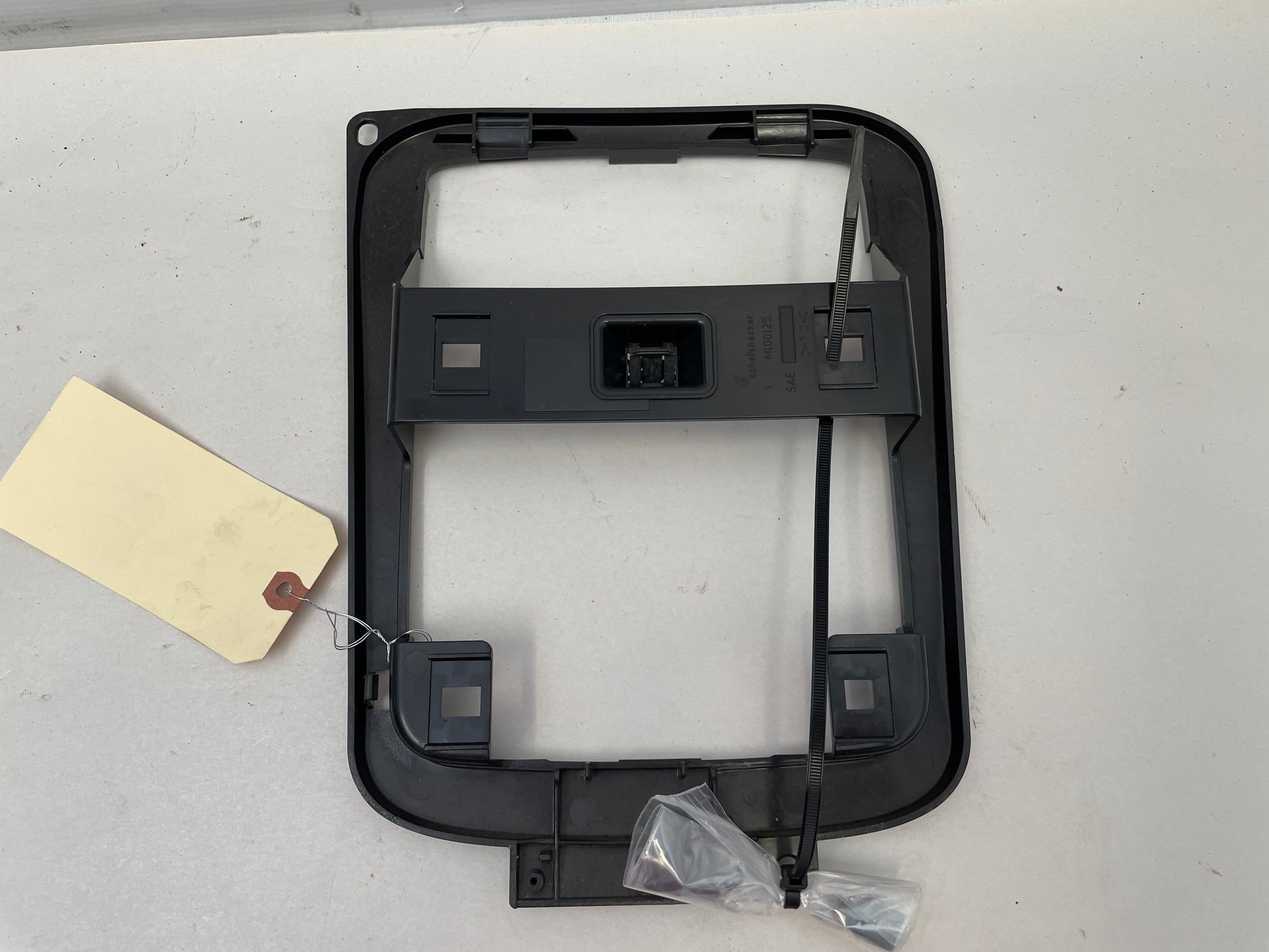 2009 Pontiac G8 GT Over Head Dome Light Frame w/ Hardware OEM - Day's Parts Yard