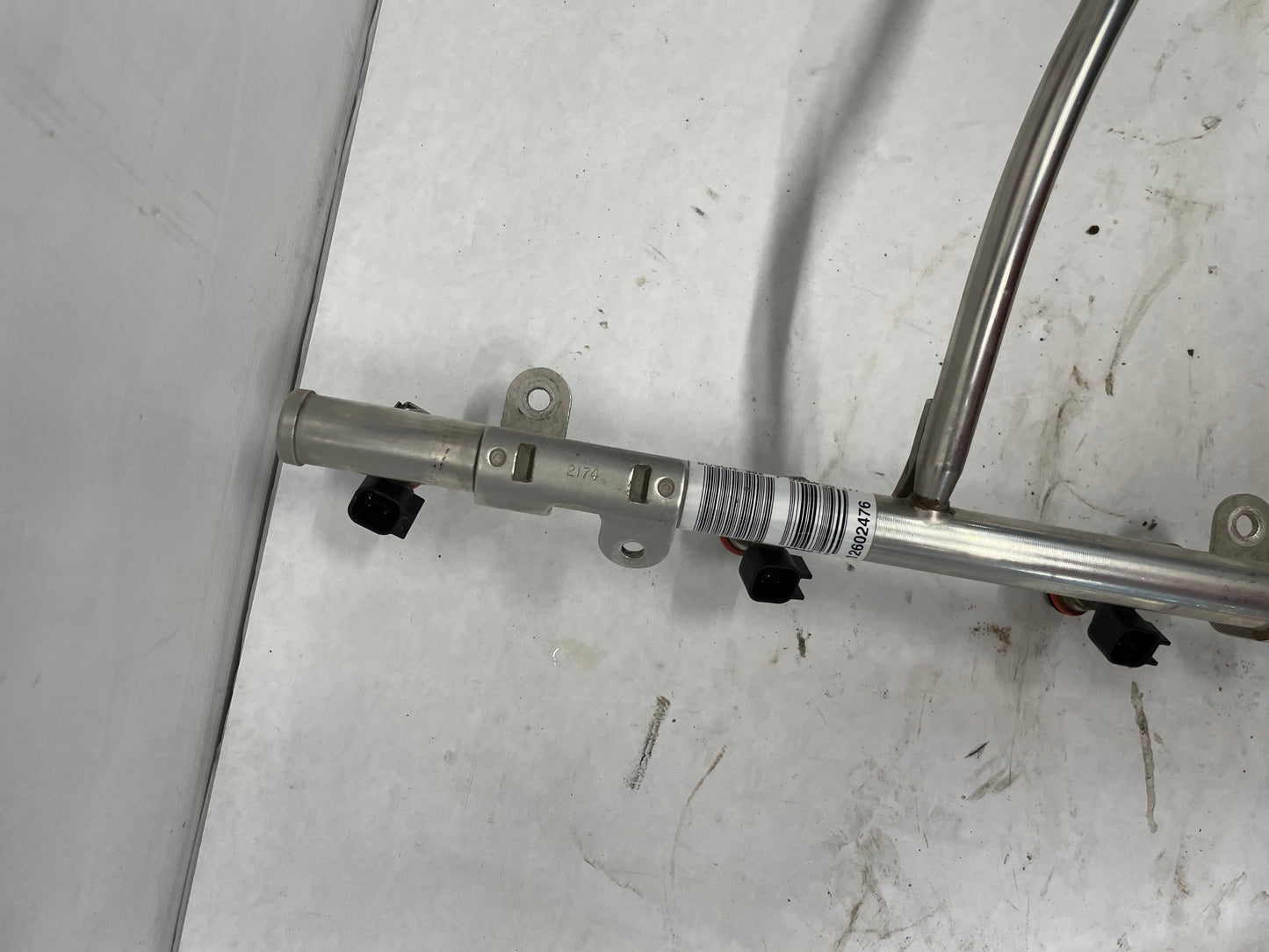 2008 Chevy Corvette Fuel Injection Rail w/ Injectors OEM - Day's Parts Yard