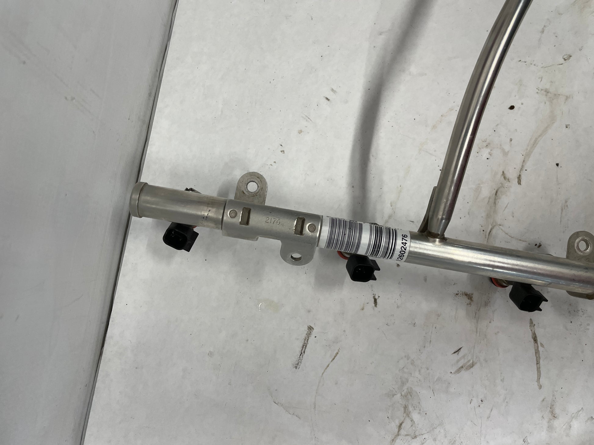 2008 Chevy Corvette Fuel Injection Rail w/ Injectors OEM - Day's Parts Yard