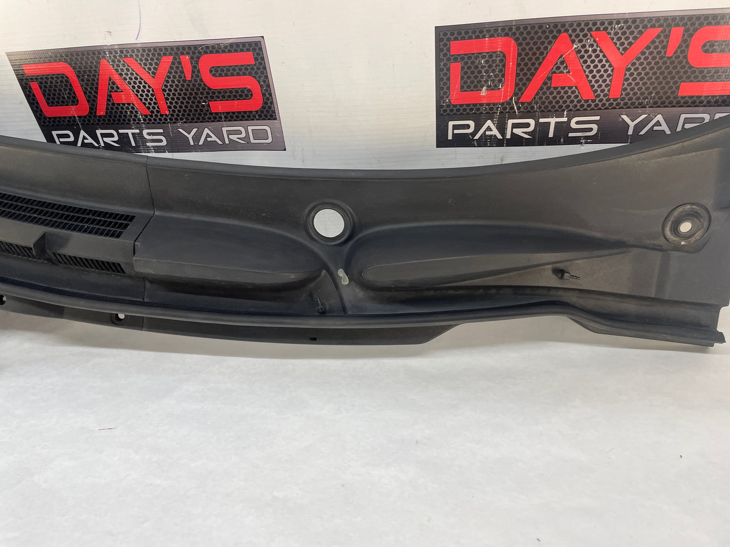 2009 Pontiac G8 GT Complete Windshield Wiper Cowl Grille Trim Vent Panel OEM - Day's Parts Yard