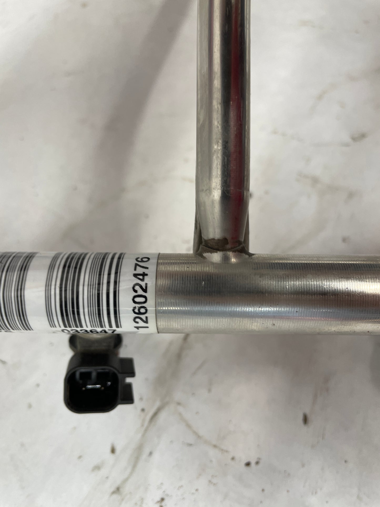 2008 Chevy Corvette Fuel Injection Rail w/ Injectors OEM - Day's Parts Yard