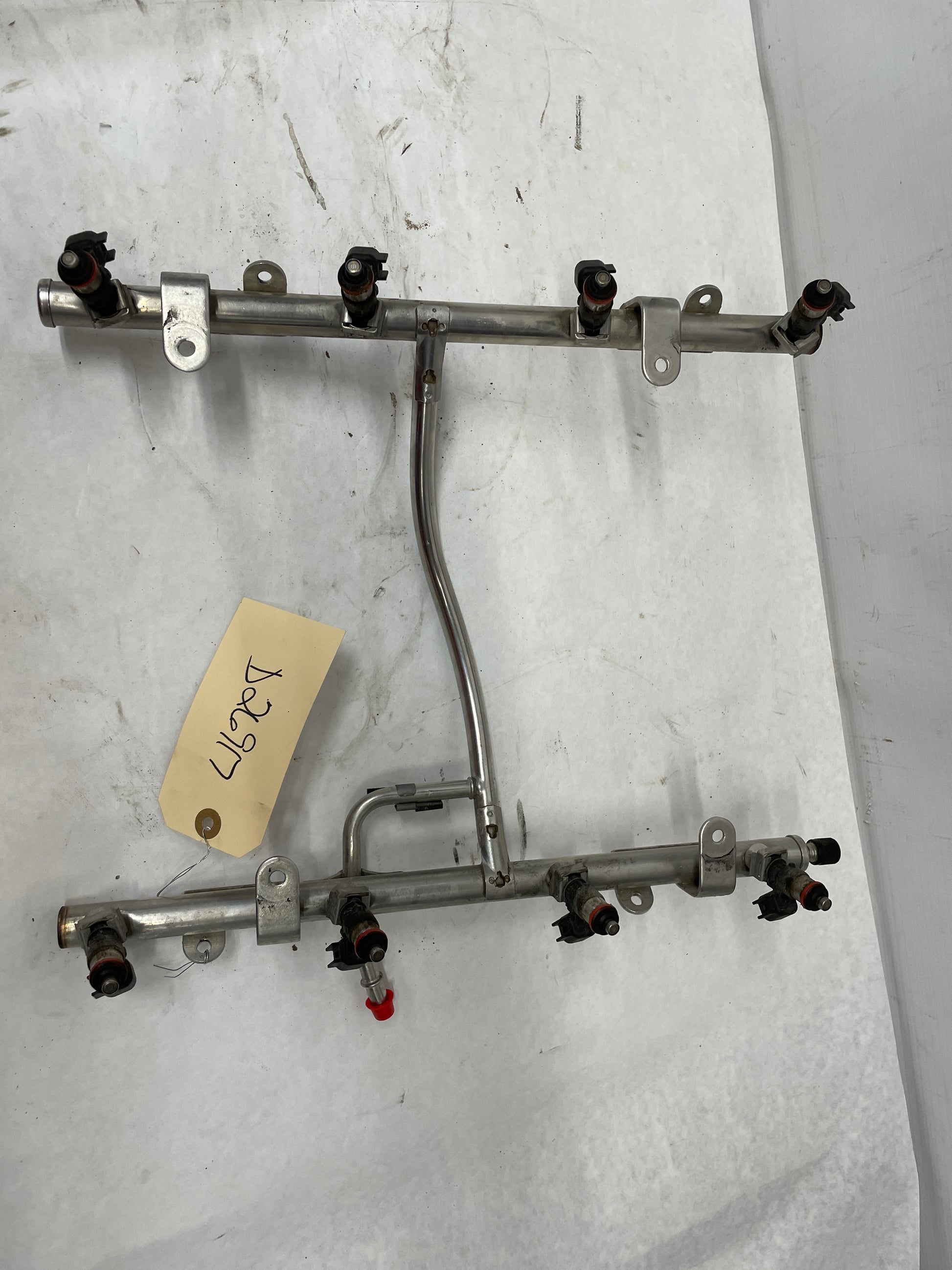 2008 Chevy Corvette Fuel Injection Rail w/ Injectors OEM - Day's Parts Yard