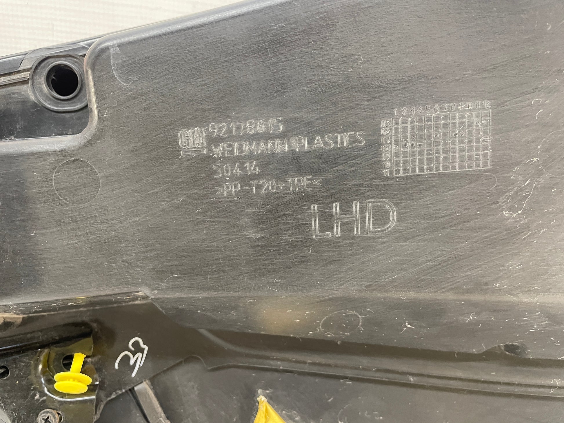 2009 Pontiac G8 GT Complete Windshield Wiper Cowl Grille Trim Vent Panel OEM - Day's Parts Yard