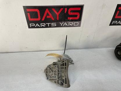 2018 Chevy Camaro ZL1 AC A/C Air Conditioner Compressor Bracket w/ Hardware OEM