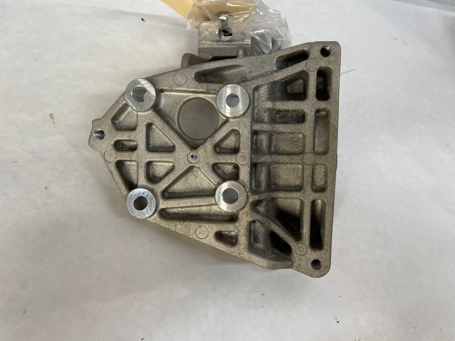 2018 Chevy Camaro ZL1 AC A/C Air Conditioner Compressor Bracket w/ Hardware OEM