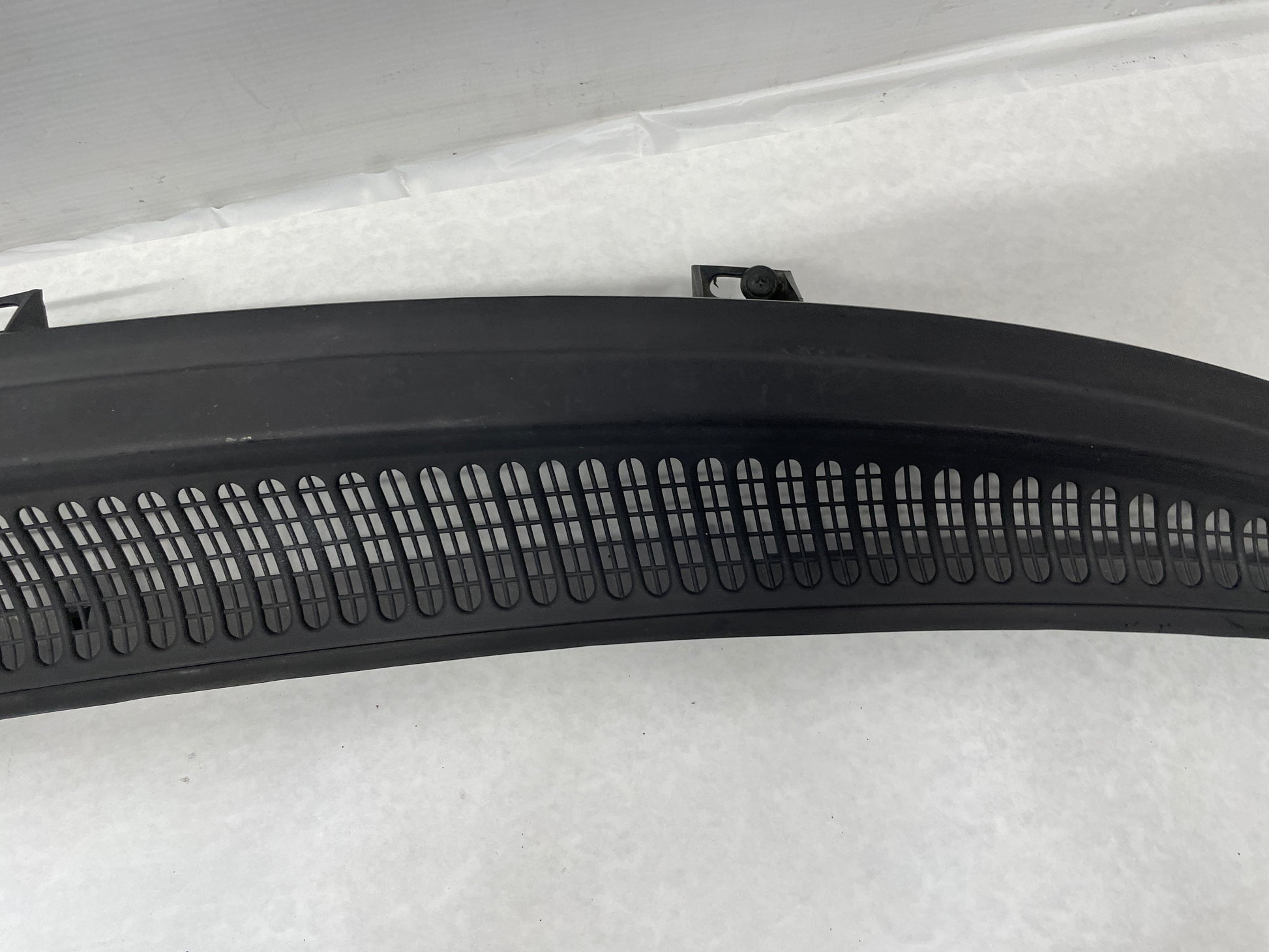 2006 Pontiac 2 PC Windshield Wiper Cowl OEM - Day's Parts Yard