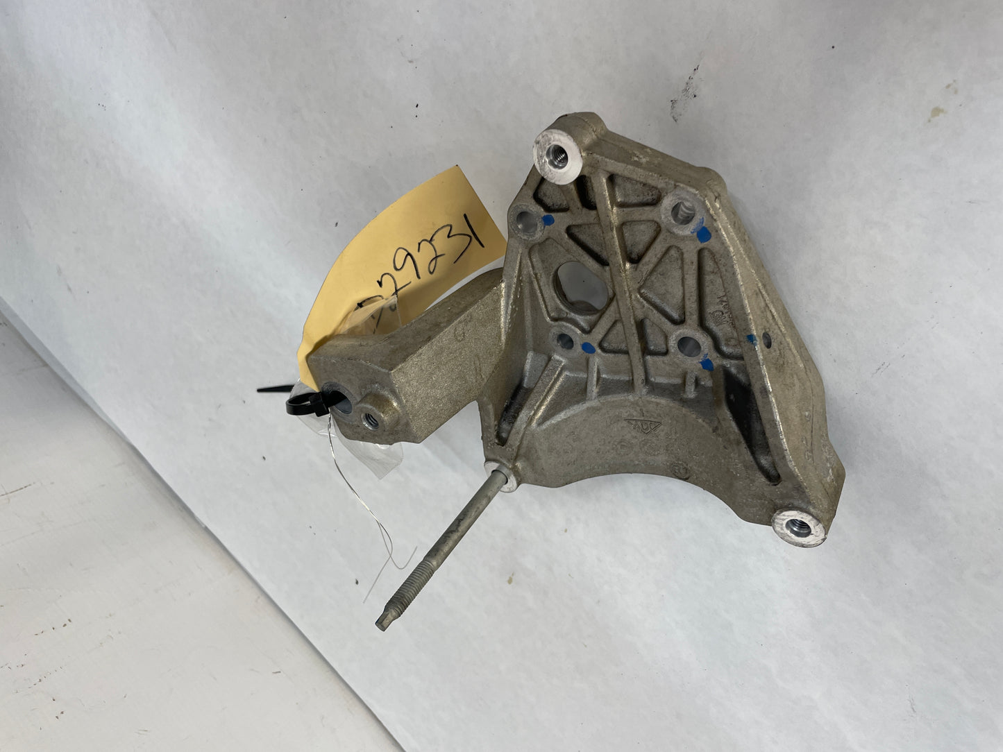 2018 Chevy Camaro ZL1 AC A/C Air Conditioner Compressor Bracket w/ Hardware OEM