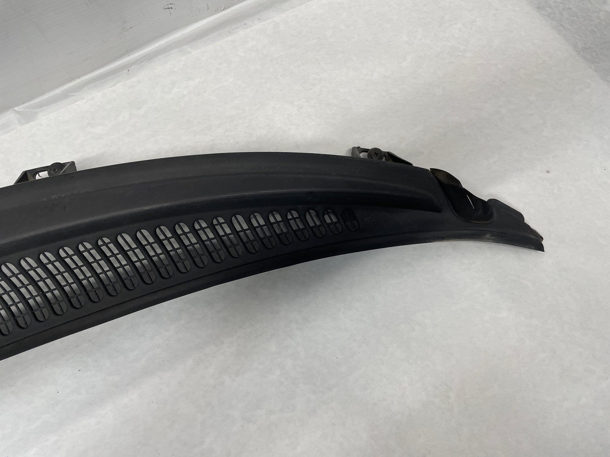 2006 Pontiac 2 PC Windshield Wiper Cowl OEM - Day's Parts Yard