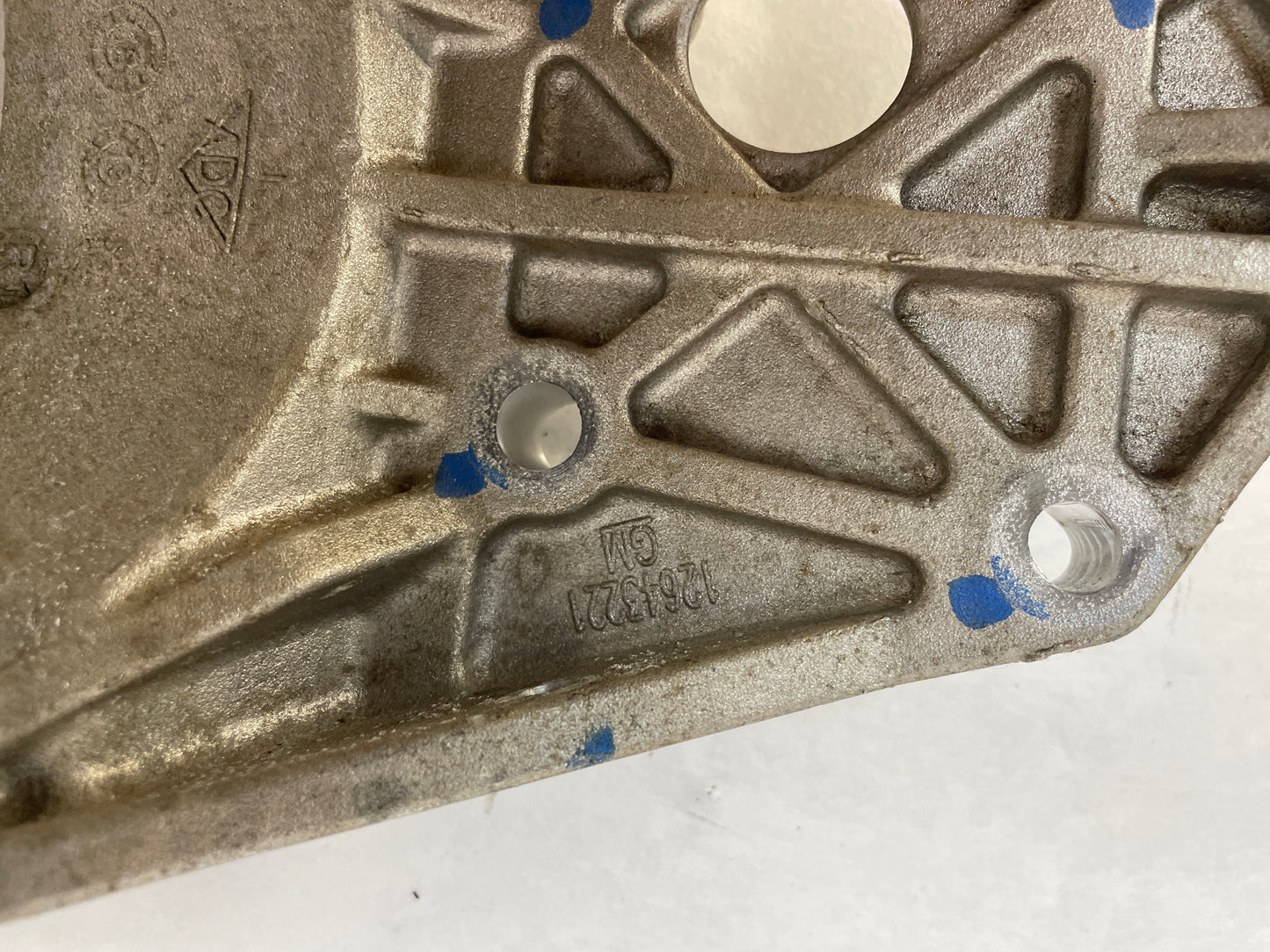 2018 Chevy Camaro ZL1 AC A/C Air Conditioner Compressor Bracket w/ Hardware OEM