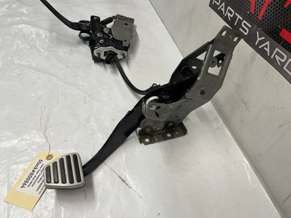 2014 Chevy Camaro ZL1 Manual Transmission Pedal Set Brake & Clutch Assembly OEM - Day's Parts Yard
