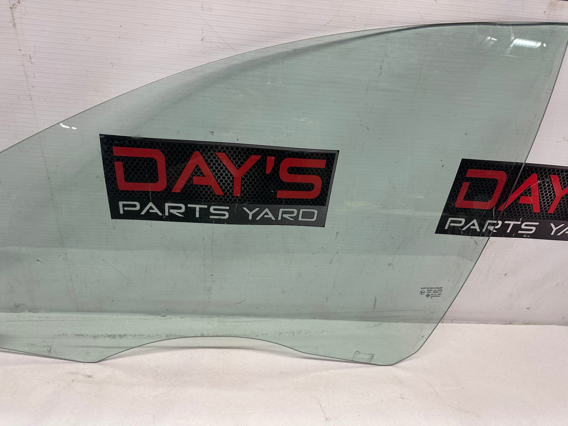 2009 Pontiac G8 GT LH Driver Front Door Window Glass OEM - Day's Parts Yard
