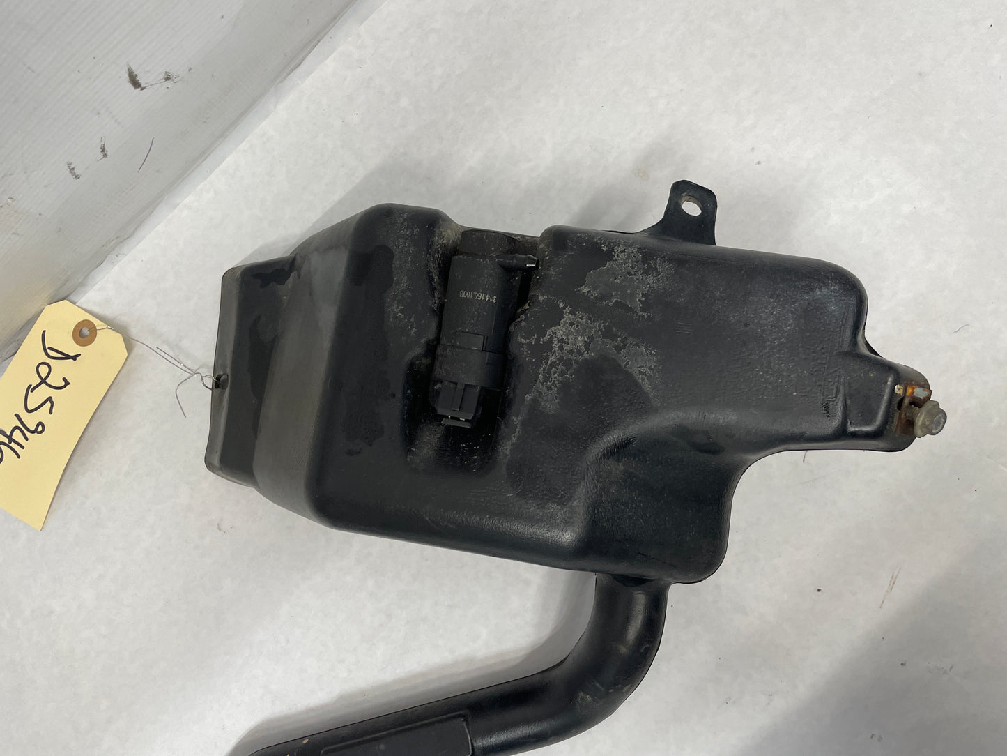 2006 Pontiac GTO Windshield Washer Pump Reservoir Tank Bottle OEM - Day's Parts Yard