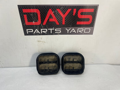 2009 Pontiac G8 GT RH Passenger Rear Positive Air Vent OEM - Day's Parts Yard