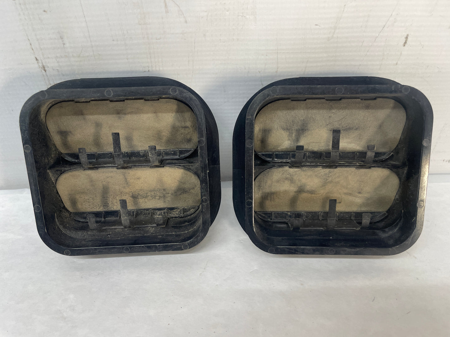 2009 Pontiac G8 GT RH Passenger Rear Positive Air Vent OEM - Day's Parts Yard