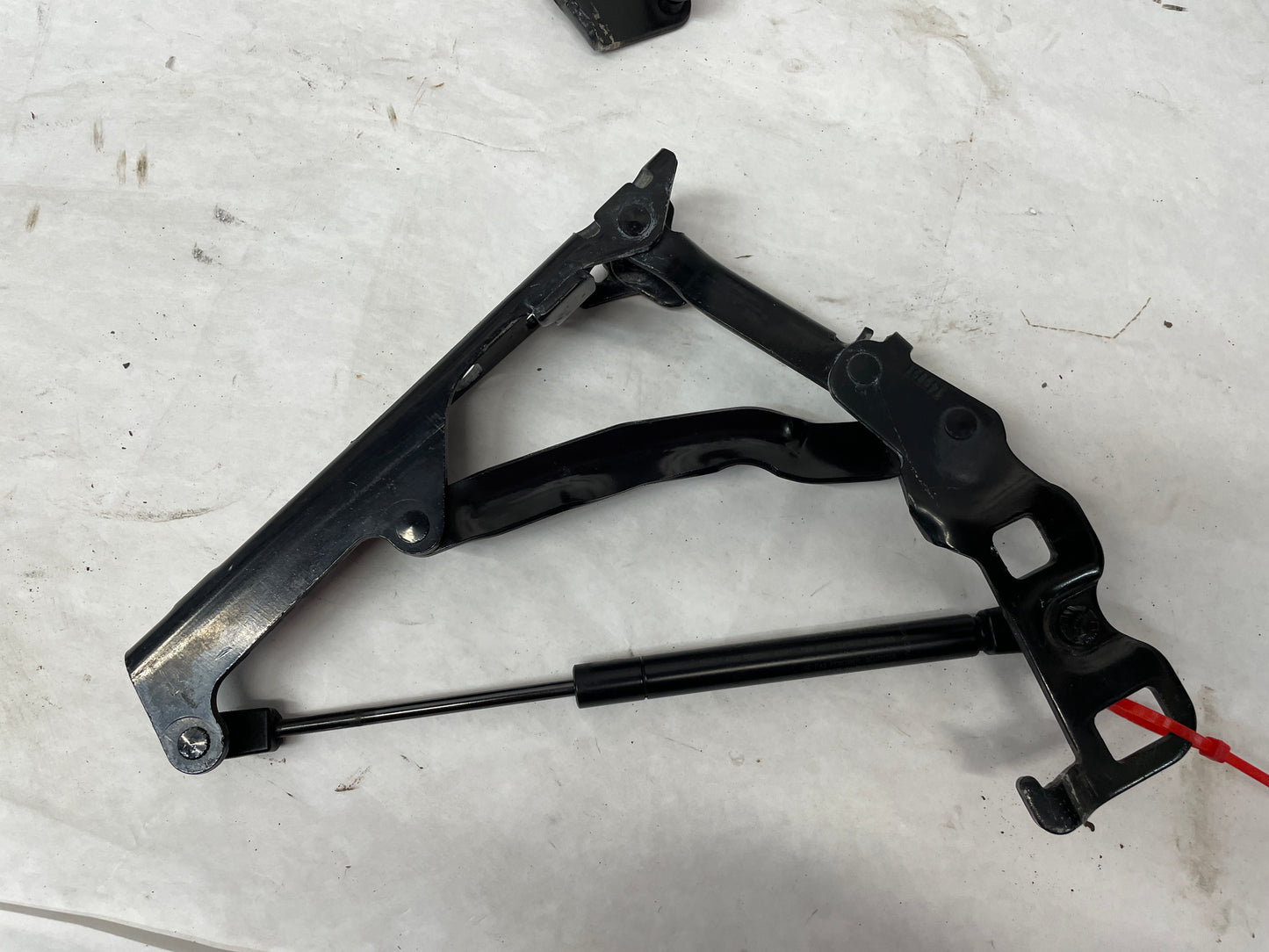 2008 Chevy Corvette RH & LH Trunk Hinges OEM - Day's Parts Yard